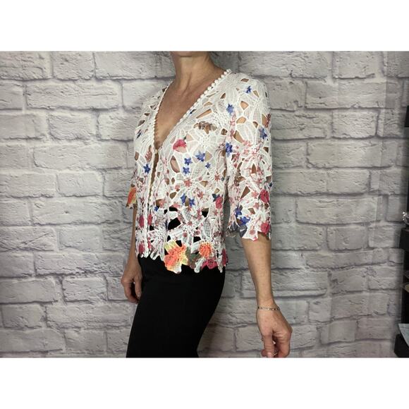 Rabbit Rabbit Rabbit Designs Floral Cutwork Lace One-Button Blouse/Cardigan - Picture 4 of 9